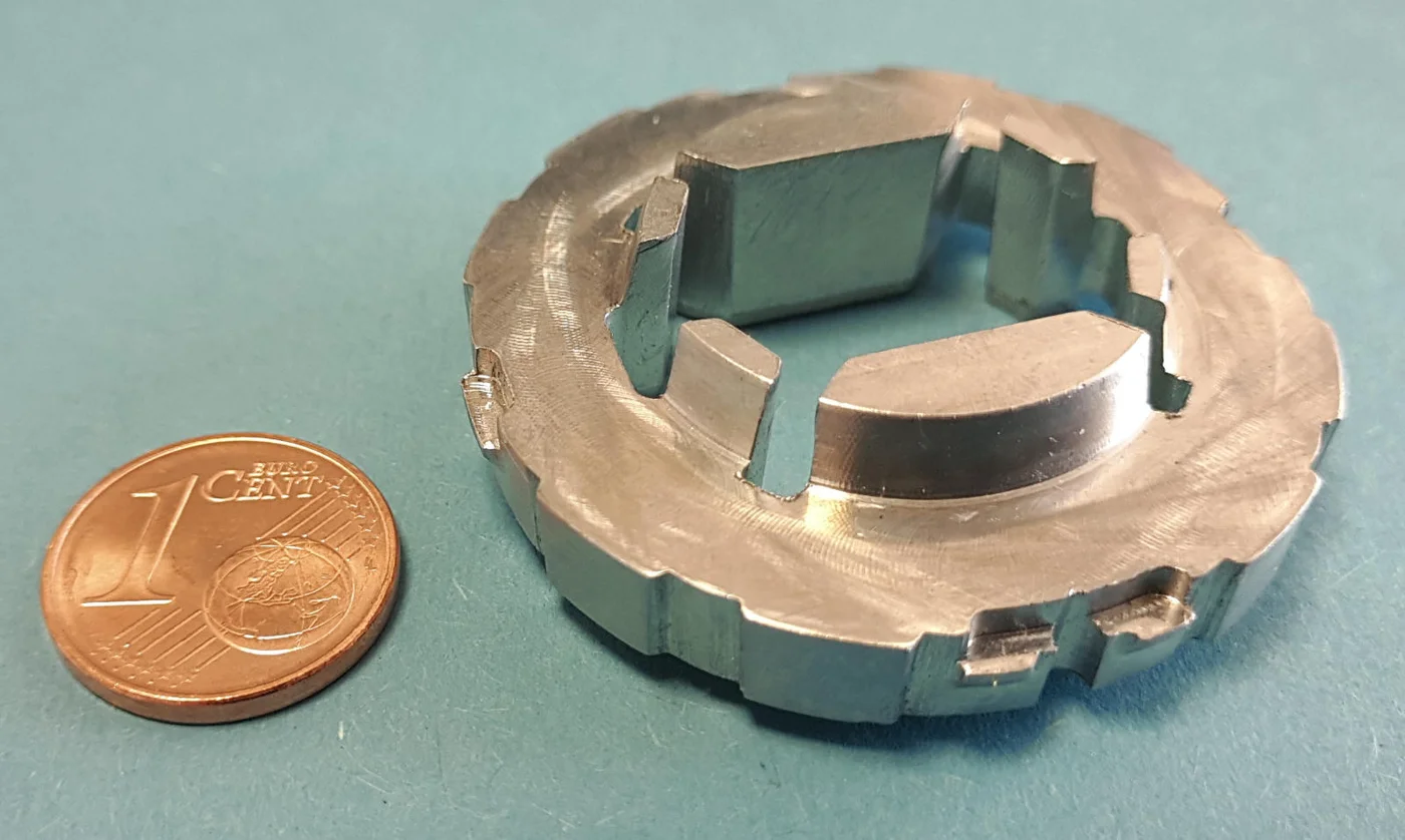 Componente CNC in ZAMA